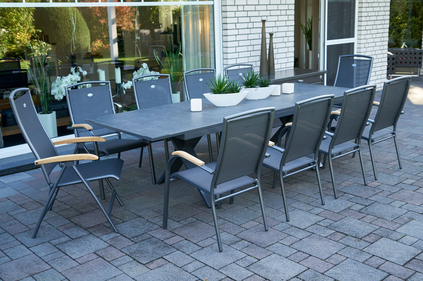 HARTMAN Modelo especial Xanadu / Raffaelo Conjunto de comedor de jardín, xerix/antracita, Alu/Vitrocerámica, 8 sillones apilables, 2 sillas plegables, 220/280x100cm 21102__1