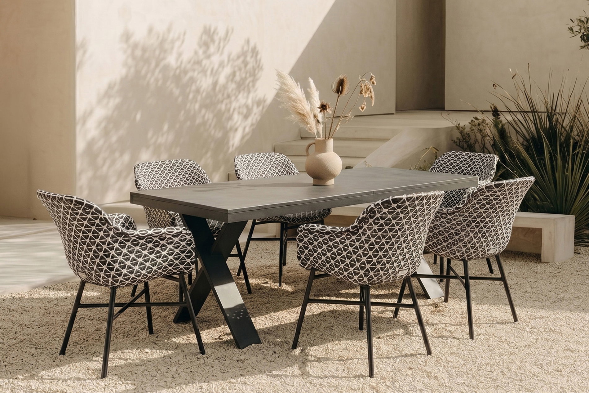 Hartman Xanadu Conjunto de comedor de jardín, negro/blanco/gris, aluminio/plástico/vitrocerámica, 220/280 x 100 cm mesa, extensible, robusto, resistente a la corrosión, resistente a los rayos UV, con tapas protectoras, recubrimiento en polvo Hartman Xanadu Conjunto de comedor de jardín, negro/blanco/gris, aluminio/plástico/vitrocerámica, 220/280 x 100 cm mesa, extensible, robusto, resistente a la corrosión, resistente a los rayos UV, con tapas protectoras, recubrimiento en polvo