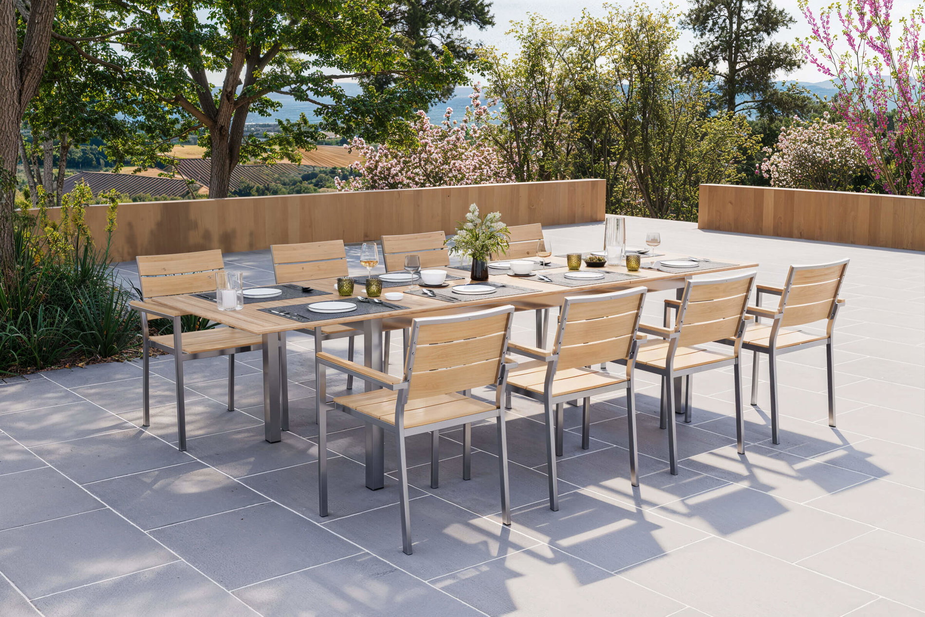OUTFLEXX Falun Garten-Essgruppe mit 8 Sesseln, braun, Edelstahl/Teakholz, 200 x 100 cm ausziehbar, stapelbar, FSC®-zertifiziertes Produkt OUTFLEXX Falun Garten-Essgruppe mit 8 Sesseln, braun, Edelstahl/Teakholz, 200 x 100 cm ausziehbar, stapelbar, FSC®-zertifiziertes Produkt