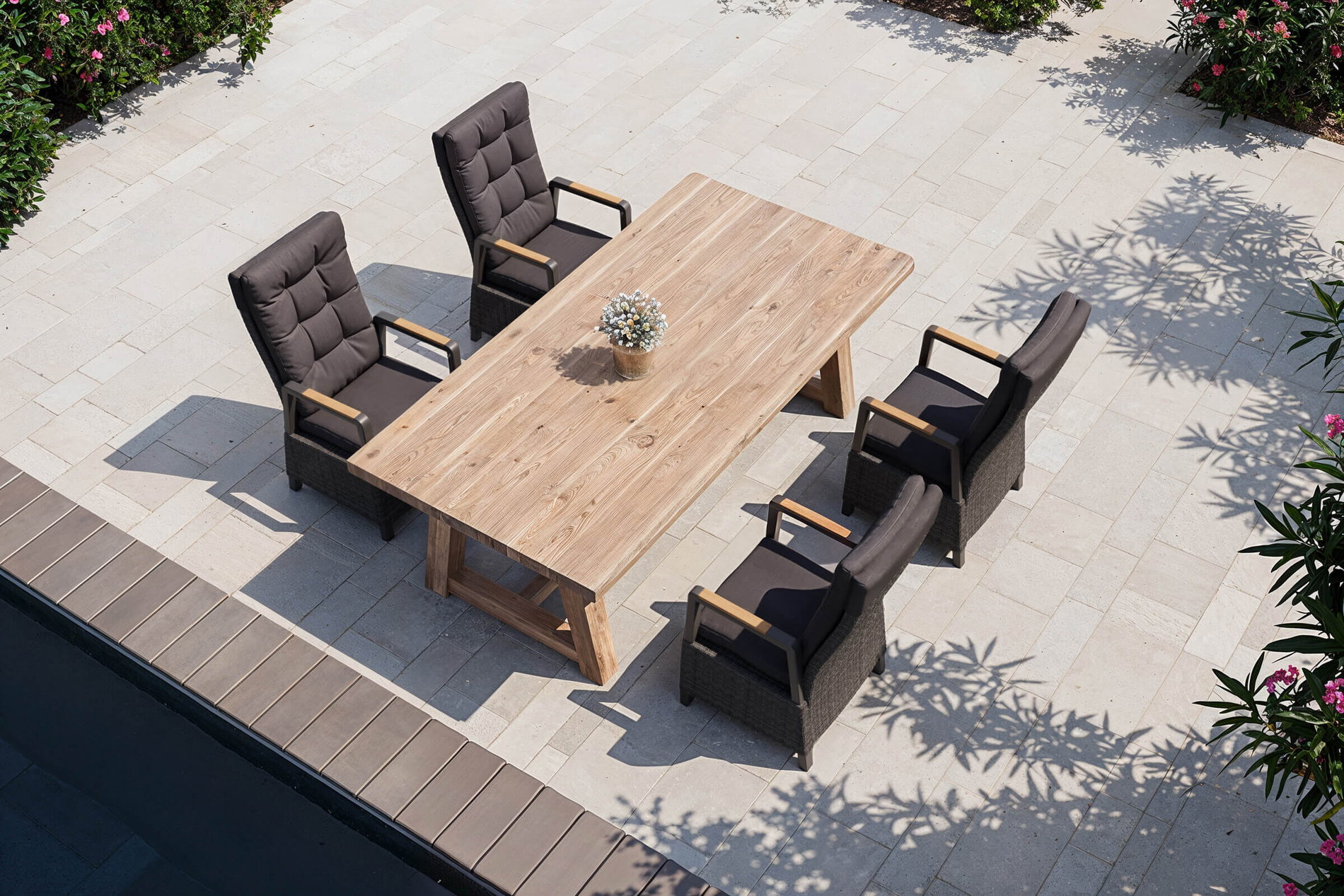 OUTFLEXX Nova Garten-Essgruppe mit 4 Sesseln, anthrazit/grau/natur, Alu/Polyrattan, 220 x 110 cm Tisch, verstellbare Rückenlehne mit Teak-Armlehnen, FSC®-zertifiziertes Produkt