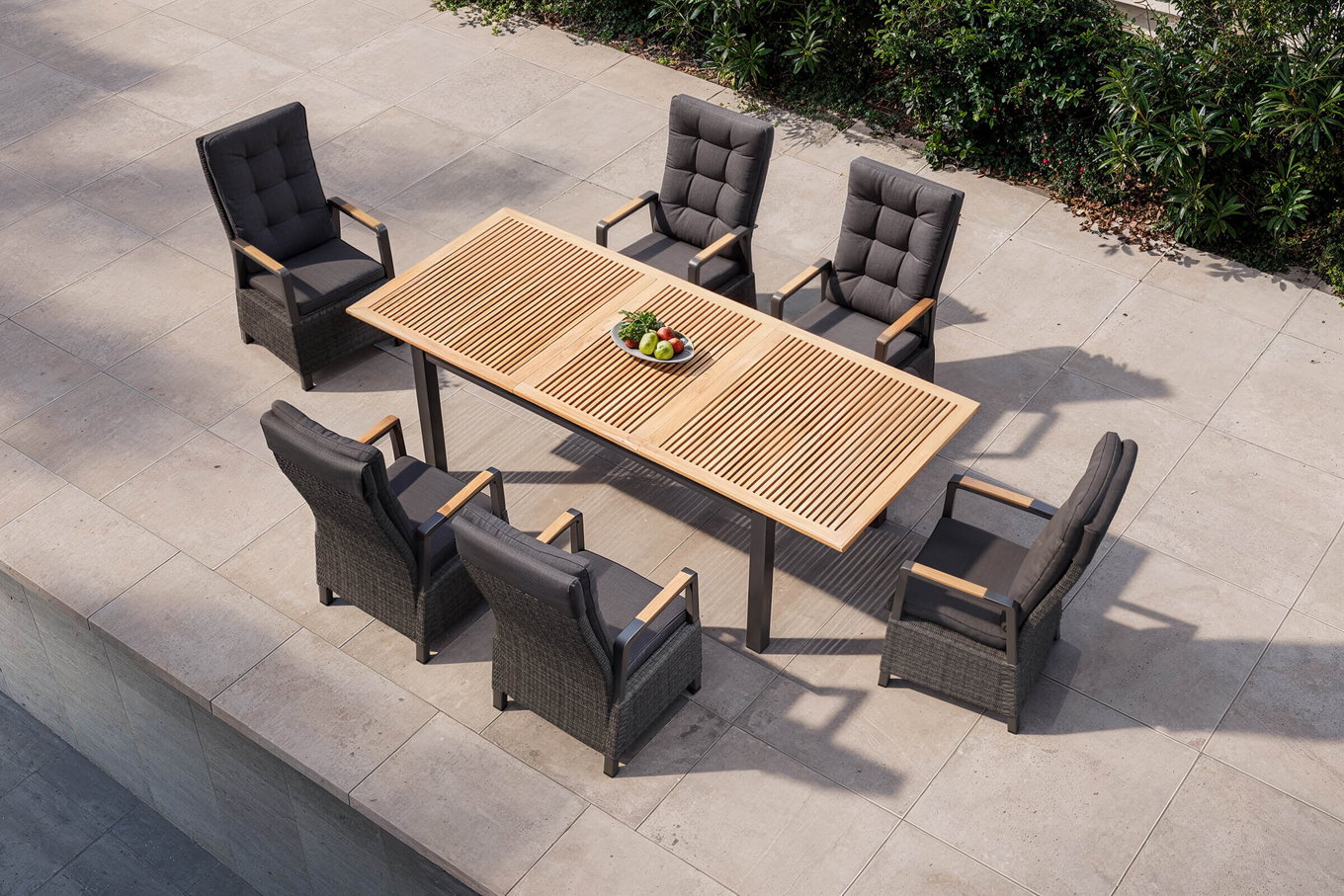 OUTFLEXX Nova Conjunto de comedor de jardín con 6 sillas, antracita/gris/natural, aluminio/polirratán, mesa 180/240x100 cm, respaldo ajustable con reposabrazos de teca, producto certificado FSC®