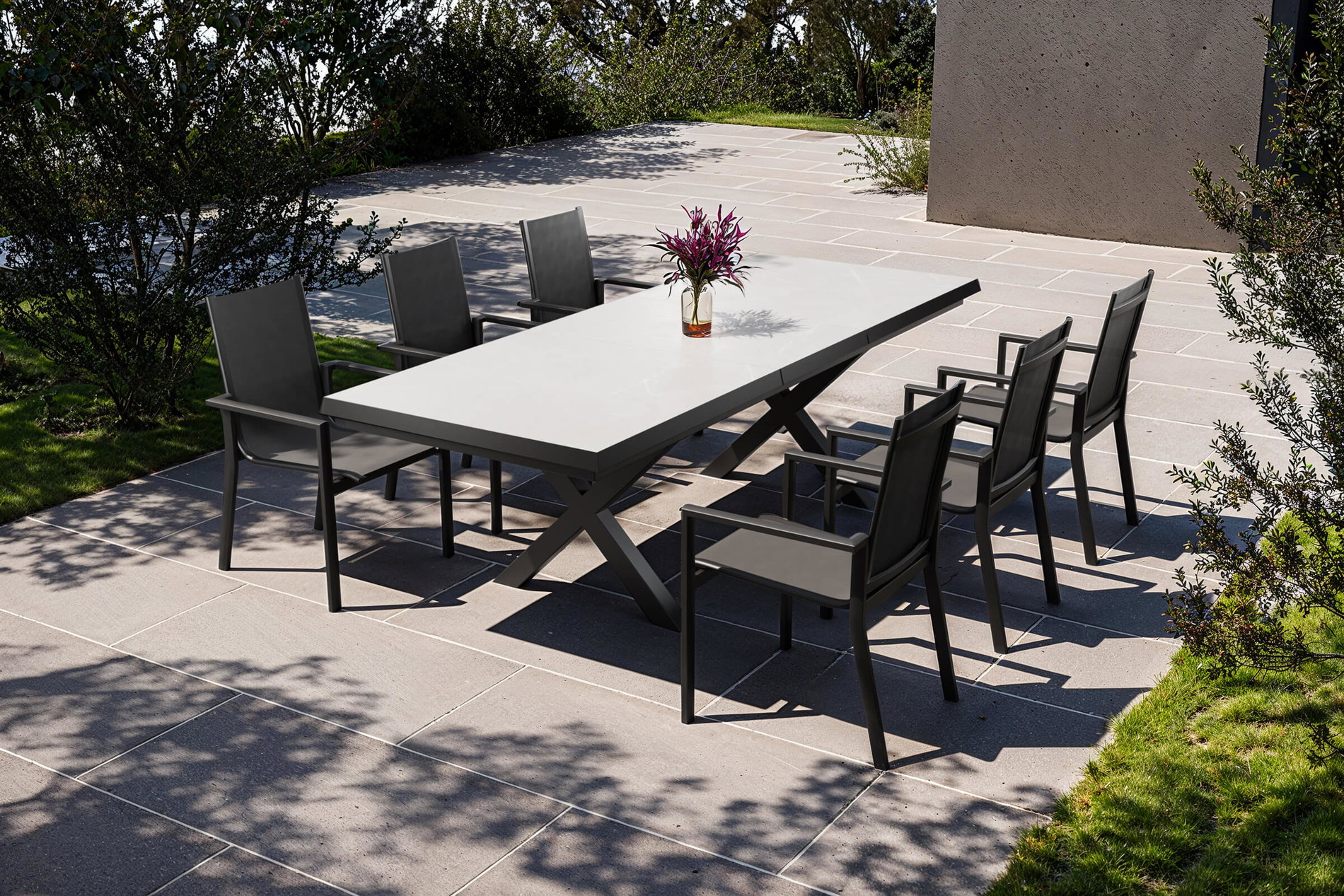 Conjunto comedor de jardín OUTFLEXX Serro, antracita mate/negro, aluminio/imitación de piedra/textileno, mesa 200/260 x 100 cm, 6 sillas apilables