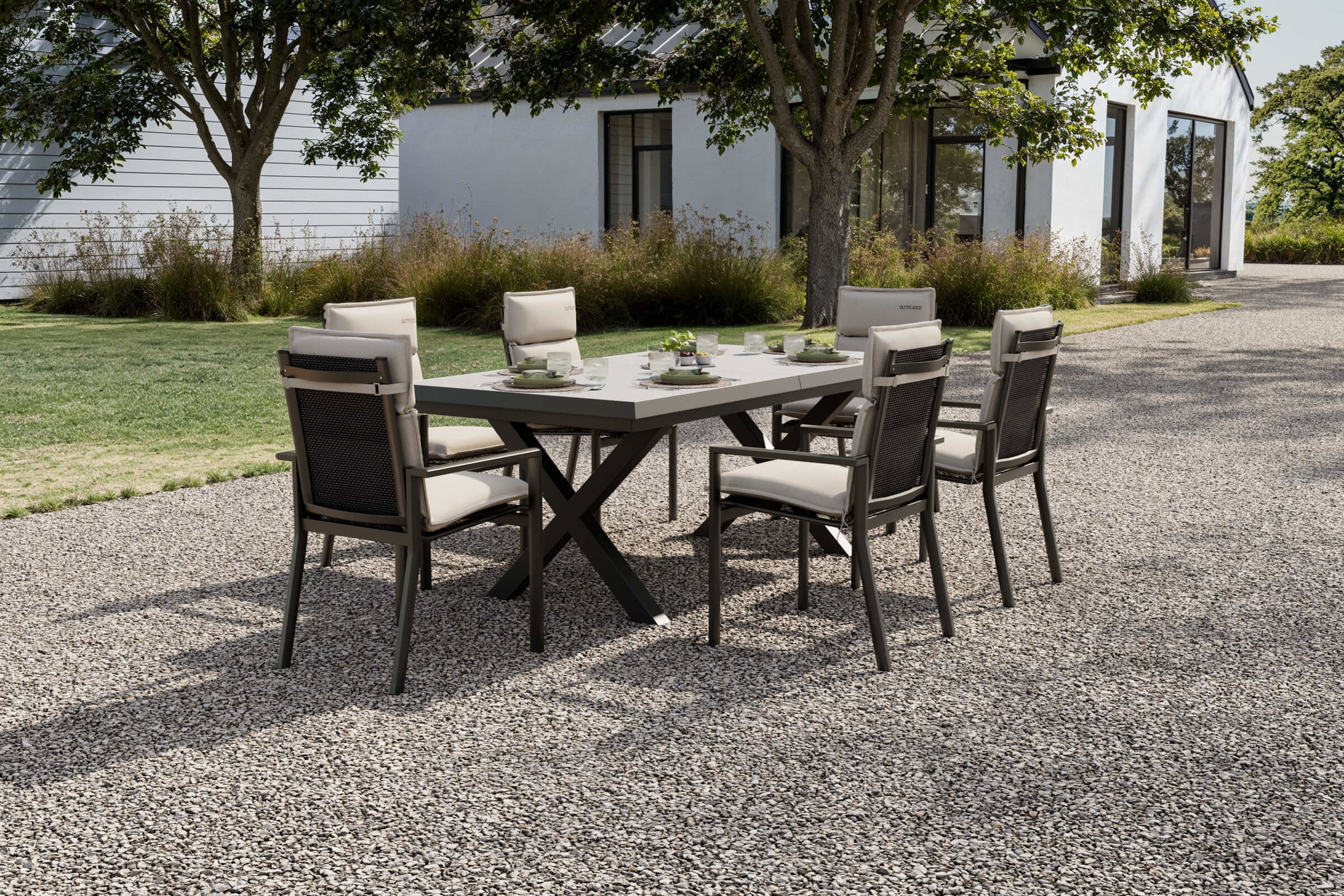 OUTFLEXX Serro Conjunto de comedor de jardín, antracita mate/negro,nature, Alu/Imitación de piedra/Textilene/Poliéster, Mesa 200/260 x 100 cm, 6 sillas apilables incl. 6 cojines