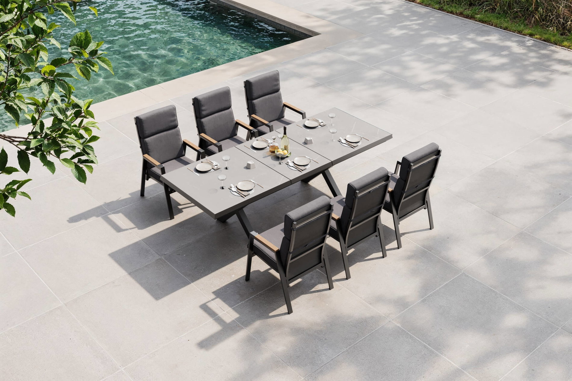 OUTFLEXX Serro Conjunto de comedor de jardín, negro/antracita, Alu/Imitación de piedra/Teca, Mesa 200/260 x 100 cm, extensible, 6 Sillas apilables