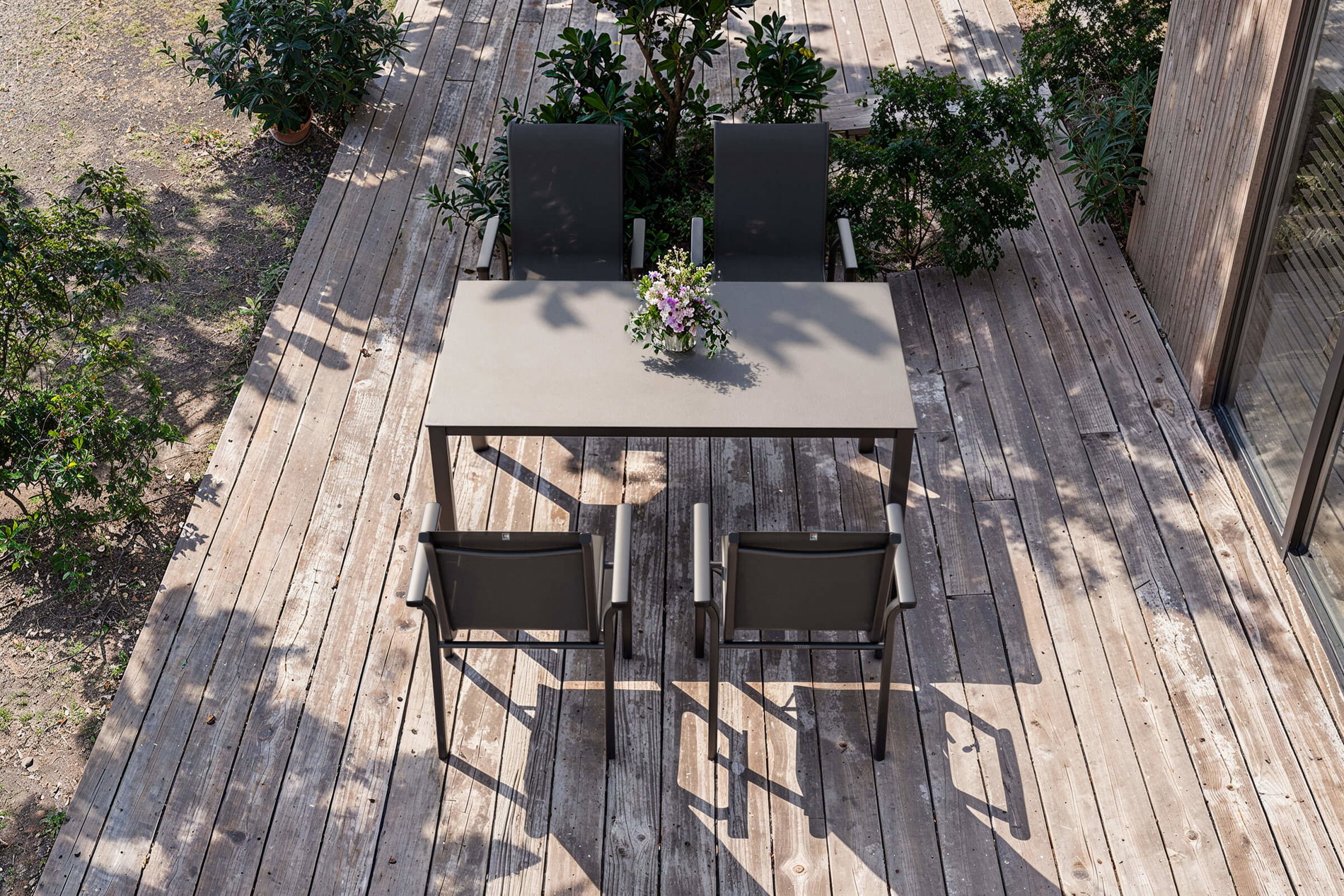 KETTLER Modelo exclusivo BasicPlus 2026 Conjunto de comedor de jardín, antracita, aluminio/textilene/vidrio, mesa 160 x 95 cm, 4 sillas apilables KETTLER Modelo exclusivo BasicPlus 2026 Conjunto de comedor de jardín, antracita, aluminio/textilene/vidrio, mesa 160 x 95 cm, 4 sillas apilables