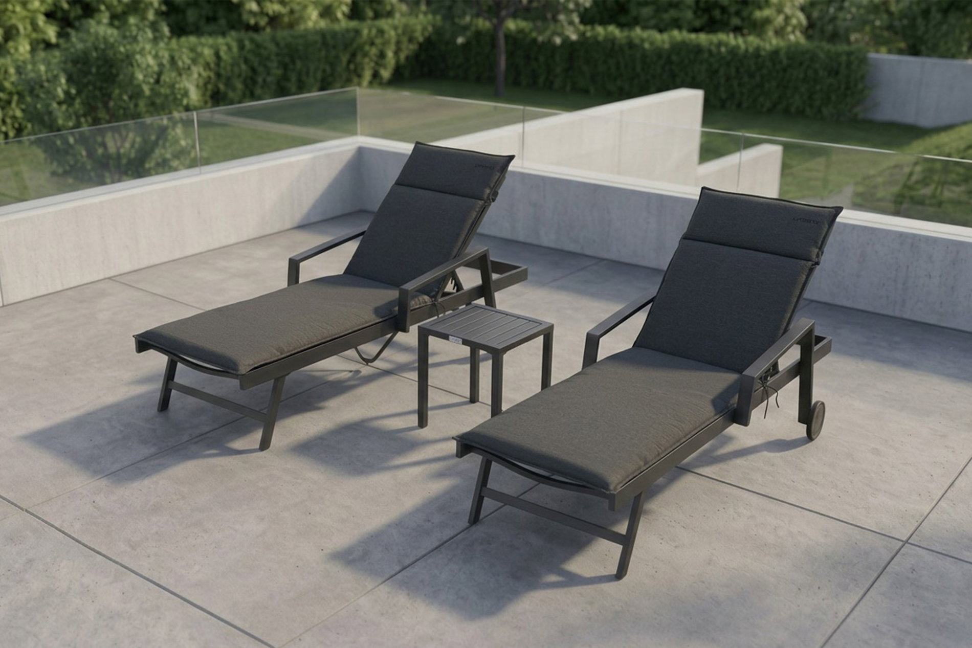 OUTFLEXX Liegen-Set, anthrazit, Aluminium/Textilene/Polyester, Tisch 40 x 40 cm, 2 Auflagen, Rückenlehne verstellbar, mit Rollen OUTFLEXX Liegen-Set, anthrazit, Aluminium/Textilene/Polyester, Tisch 40 x 40 cm, 2 Auflagen, Rückenlehne verstellbar, mit Rollen