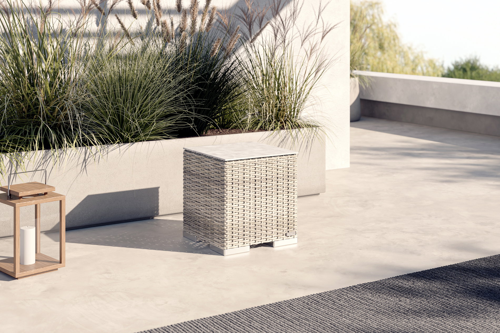 Mesa auxiliar OUTFLEXX, beige desierto, polirratán/aluminio, 40 x 40 x 41 cm, robusta, con tapones protectores, entrega montada