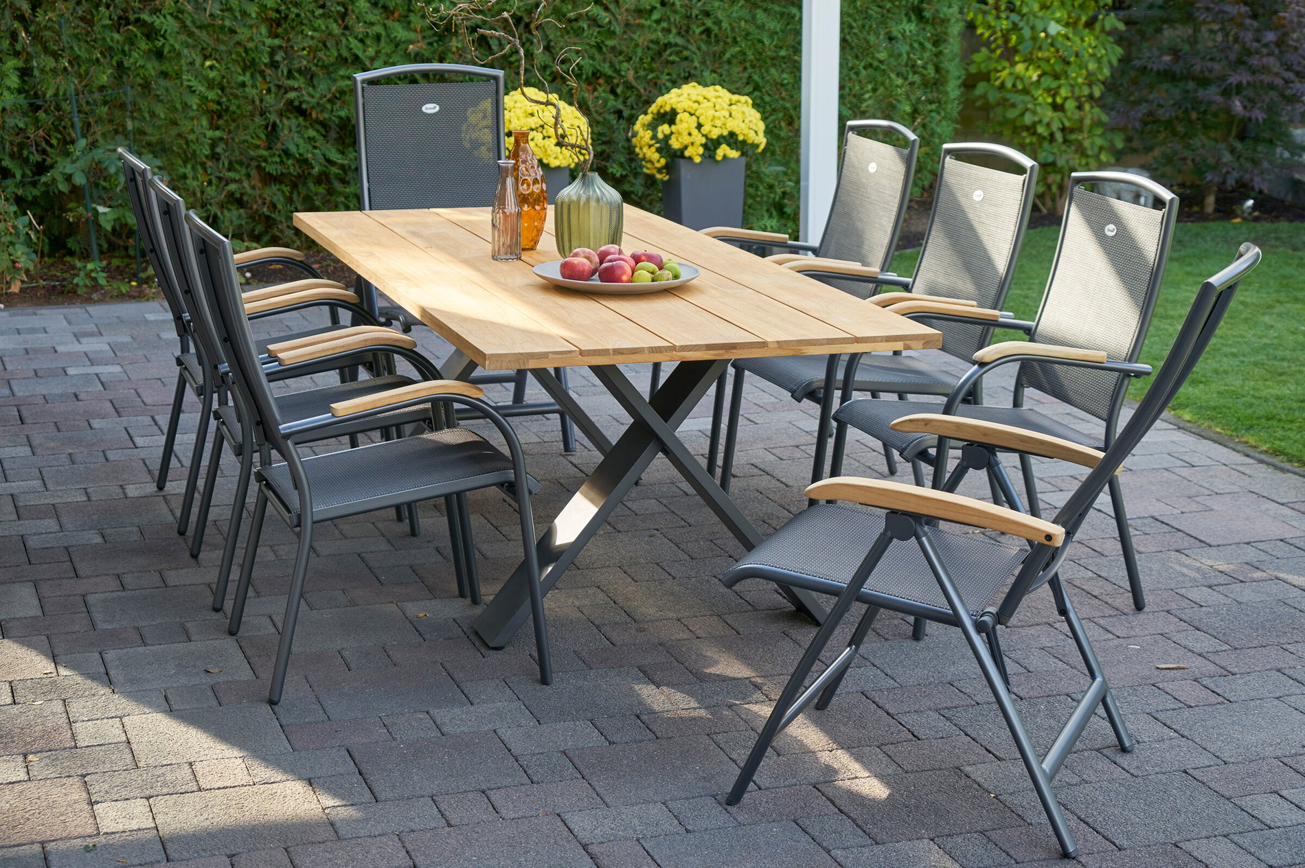 HARTMAN Xanadu / Raffaelo Conjunto de comedor de jardín, xerix/antracita, Alu/Madera de teca, 6 sillones apilables, 2 sillas plegables, 220x100cm 21156__1